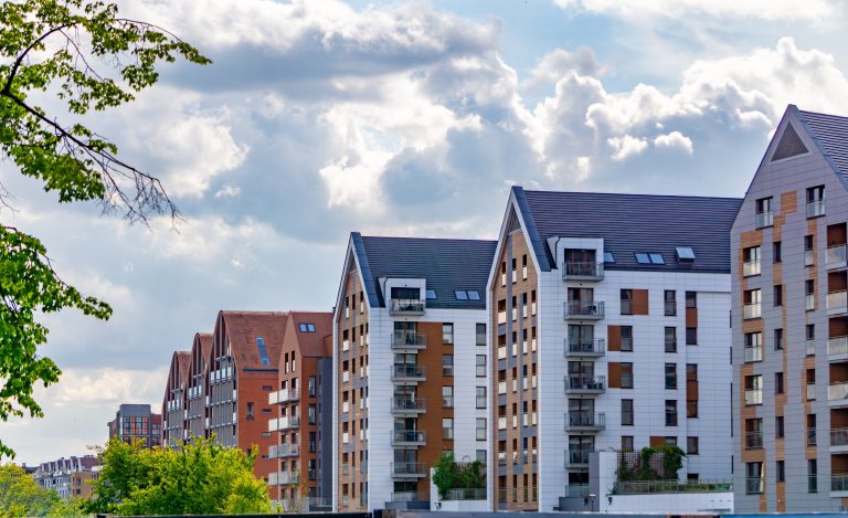 Mehrfamilienhäuser sind betroffen vom Gebäudeenergiegesetz (GEG)